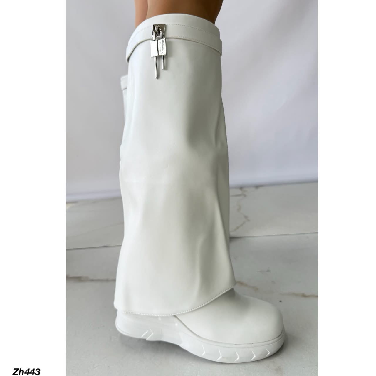 Bota caña alta blanco doblez detalle plateado tacon corrido 9cm HX3090-C1481